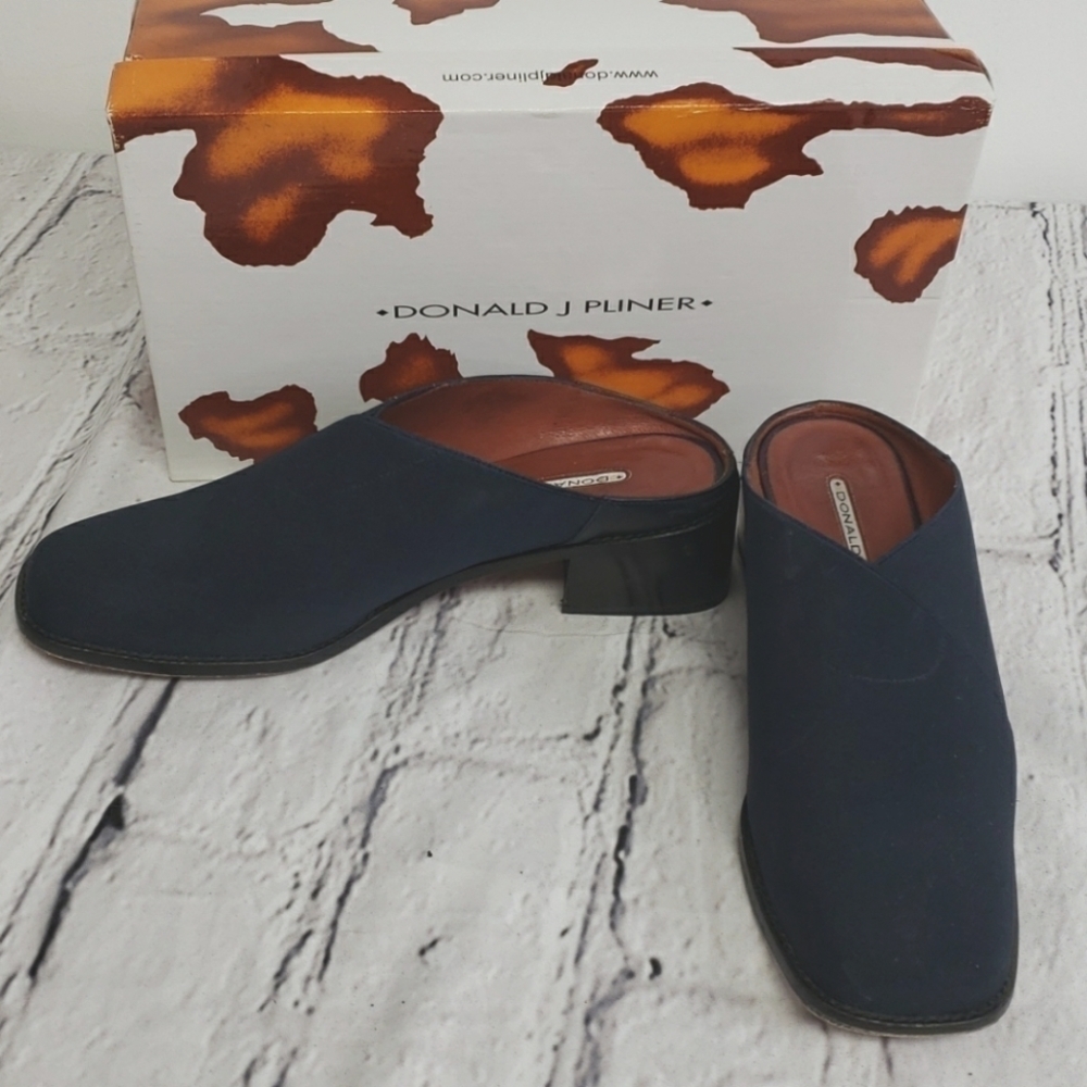 DONALD Pliner Ask-A  Mules Navy 7.5m EUC